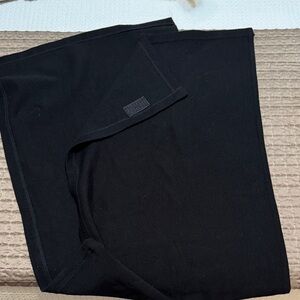 Coolwear Elegant Black Velcro Scarf Shaw